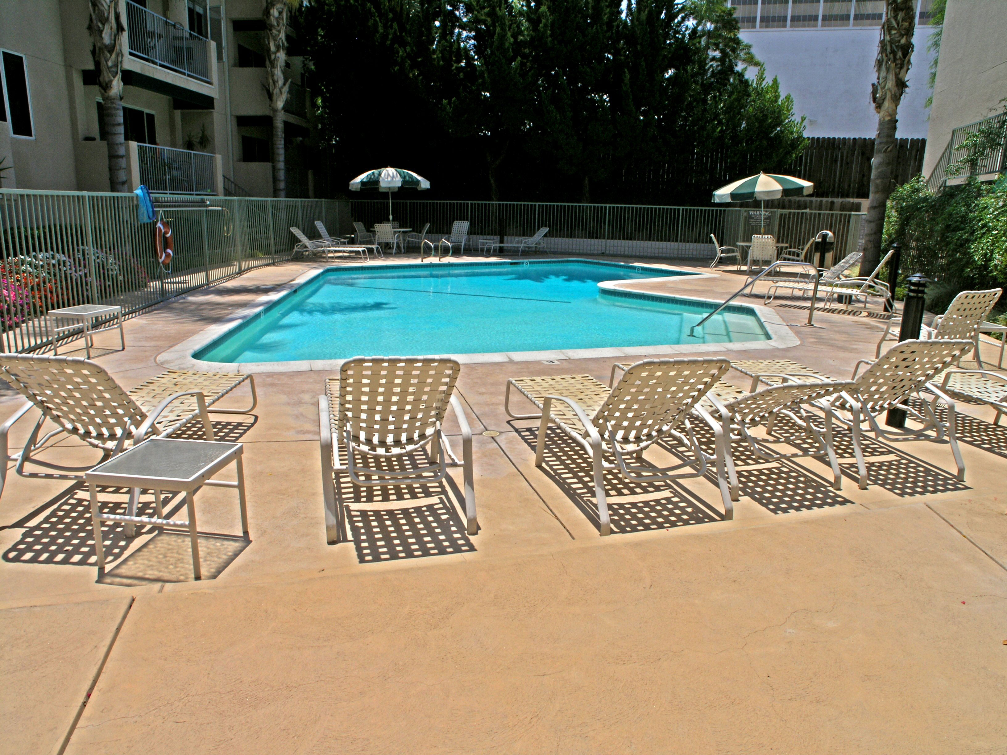 Country Club Condominiums for Sale